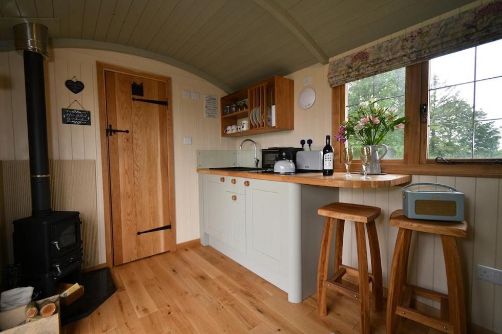 The Shepherds Hut Carmarthen Esterno foto