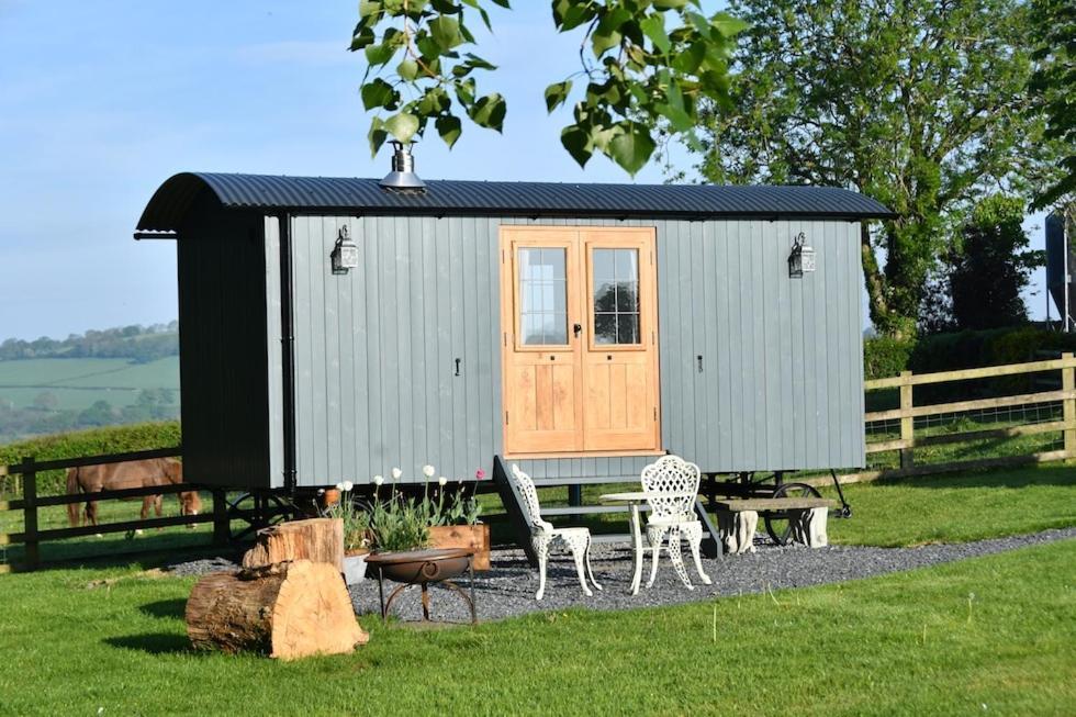 The Shepherds Hut Carmarthen Esterno foto