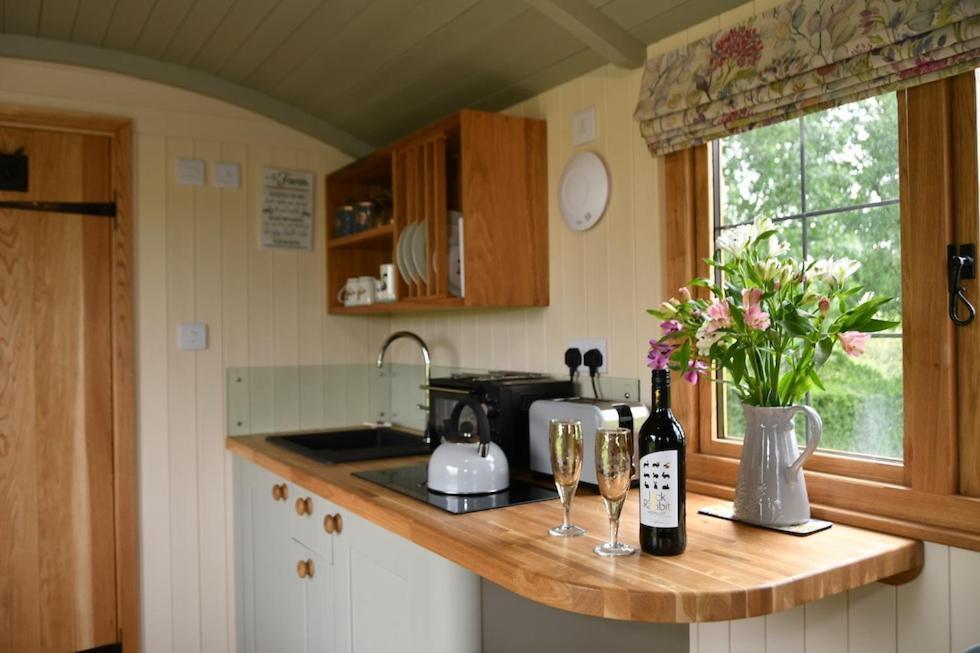 The Shepherds Hut Carmarthen Esterno foto